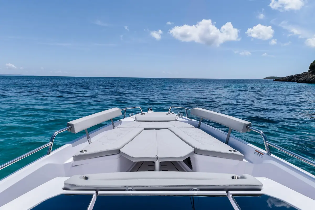 Axopar 28, main deck — Menorca Yacht Rental, Menorca. Axopar 28 — 30m