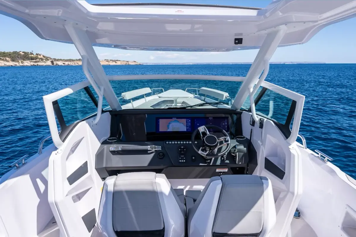Axopar 28, aft deck — Menorca Yacht Rental, Menorca. Axopar 28 — 30m