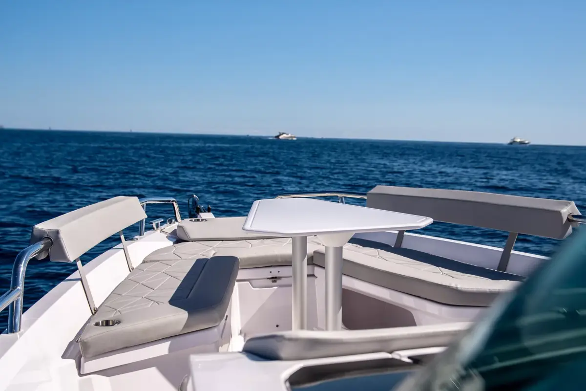 Axopar 28, master cabin — Menorca Yacht Rental, Menorca. Axopar 28 — 30m