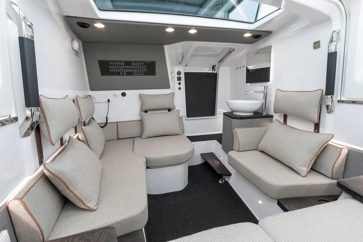 Axopar 37, flybridge — Menorca Yacht Rental, Menorca. Axopar 37 — 11.5m