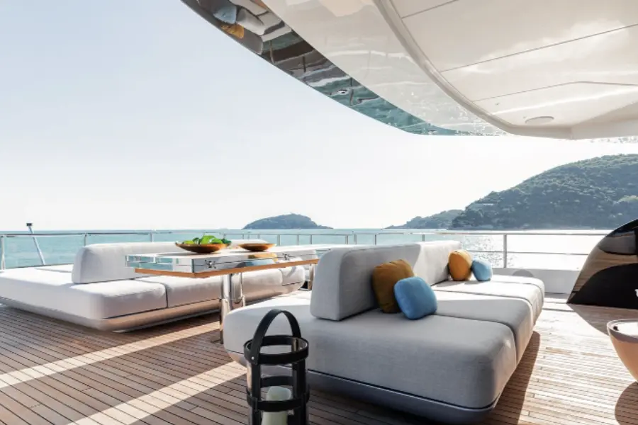 Azimut 116, salon — Menorca Yacht Rental, Menorca. Azimut 116 — 36m