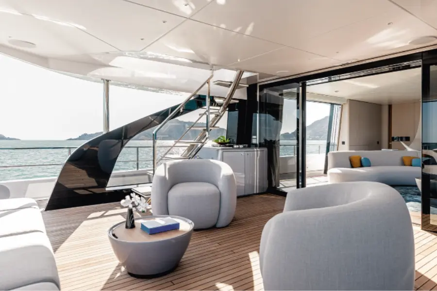 Azimut 116, master cabin — Menorca Yacht Rental, Menorca. Azimut 116 — 36m