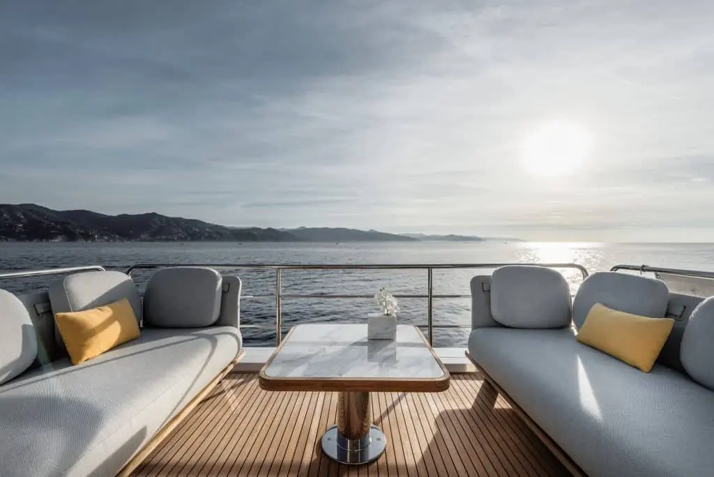 Azimut 60 Fly, flybridge — Menorca Yacht Rental, Menorca. Azimut 60 Fly — 20m
