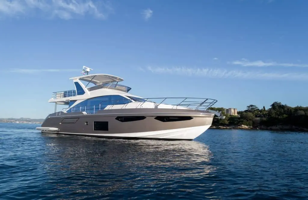 Azimut 60, main deck — Menorca Yacht Rental, Menorca. Azimut 60 — 18.5m