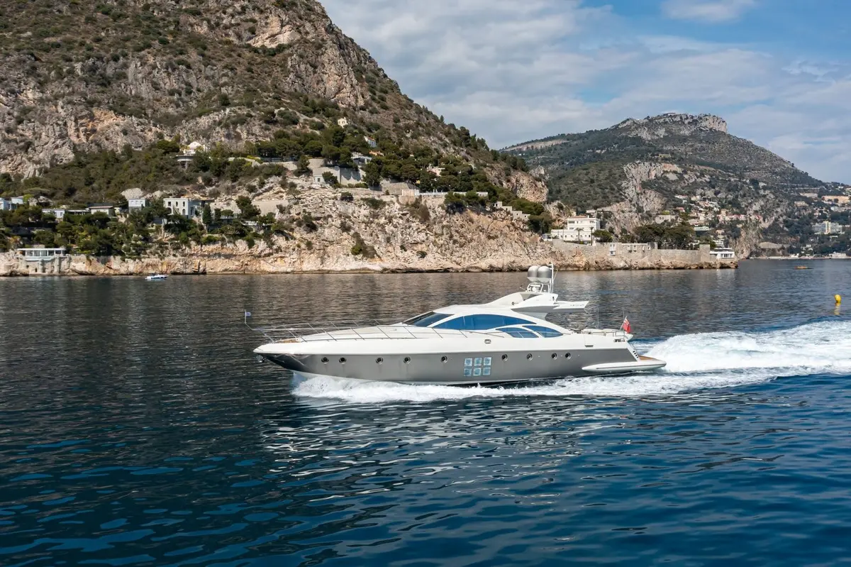 Azimut 86, aft deck — Menorca Yacht Rental, Menorca. Azimut 86 — 26m