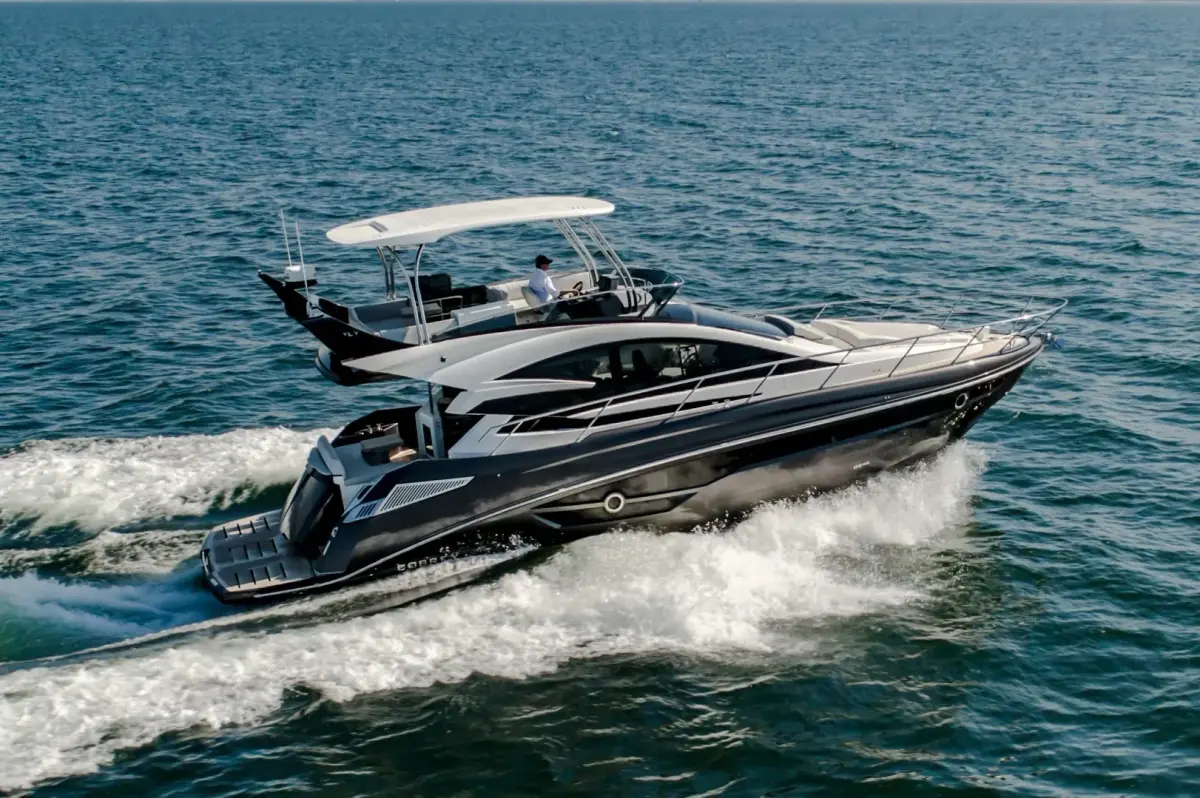 Cobrey 50 FLY, exterior — Menorca Yacht Rental, Menorca. Cobrey 50 FLY — 16m