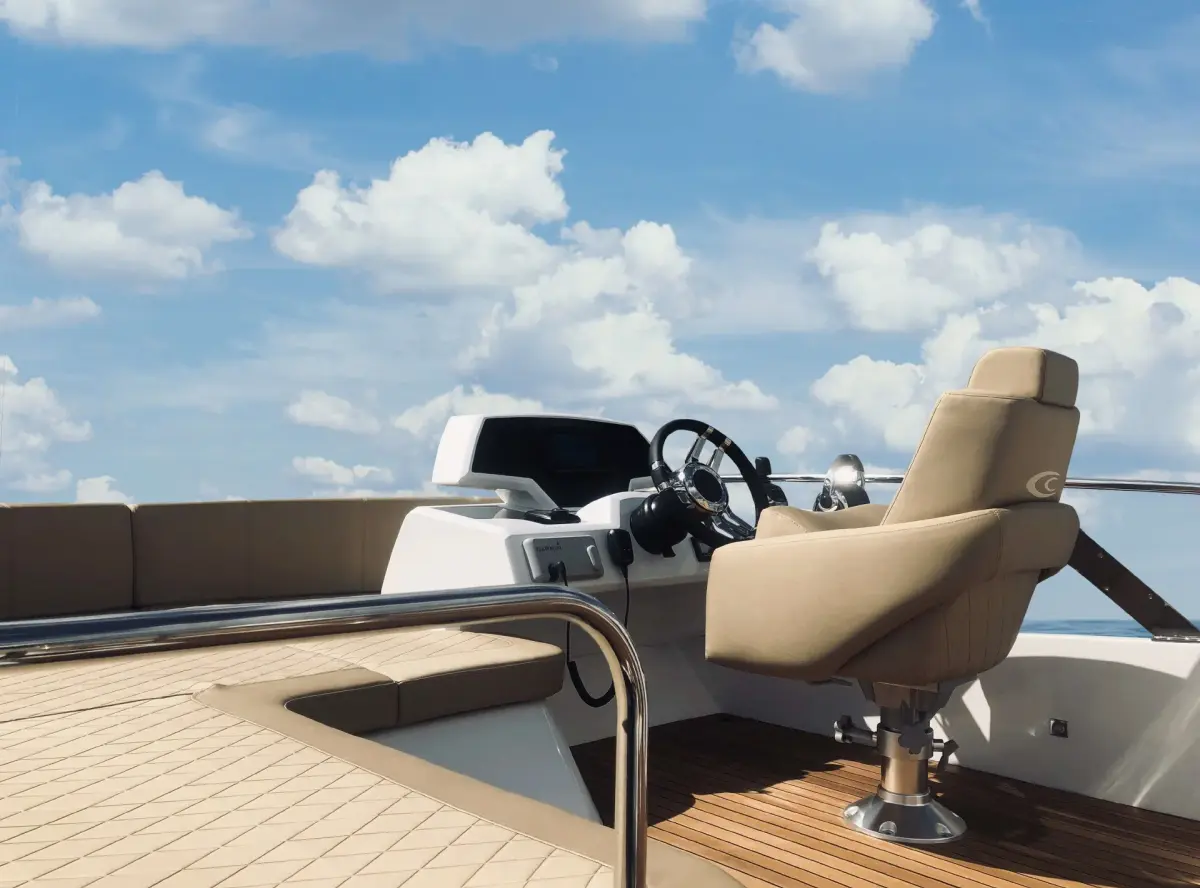 Cobrey 50 FLY, main deck — Menorca Yacht Rental, Menorca. Cobrey 50 FLY — 16m