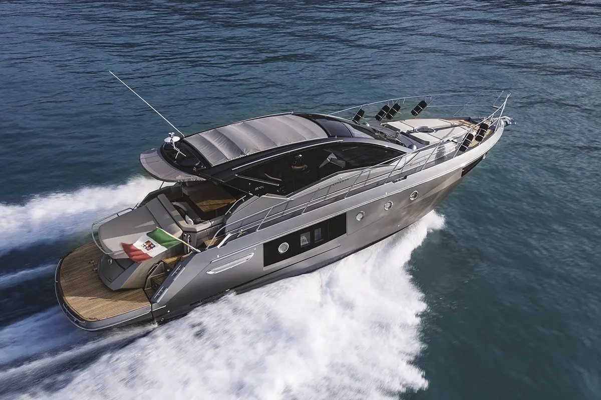 Cranchi M44 HT, master cabin — Menorca Yacht Rental, Menorca. Cranchi M44 HT — 14m