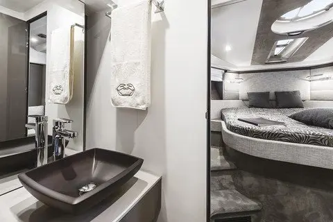 Cranchi M44 HT, flybridge — Menorca Yacht Rental, Menorca. Cranchi M44 HT — 14m