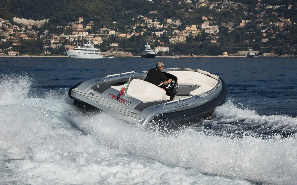 Dariel 7.5m, main deck — Menorca Yacht Rental, Menorca. Dariel 7.5m — 7.5m
