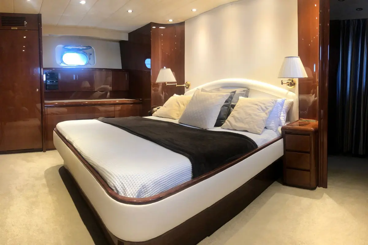 Falcon 80S, master cabin — Menorca Yacht Rental, Menorca. Falcon 80S — 24m