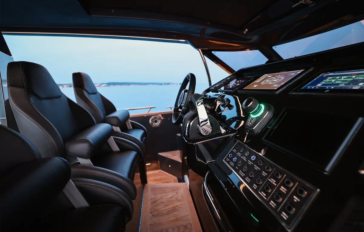 Forza 37, salon — Menorca Yacht Rental, Menorca. Forza 37 — 20m