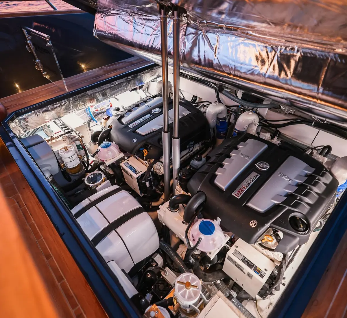 Forza 37, flybridge — Menorca Yacht Rental, Menorca. Forza 37 — 20m