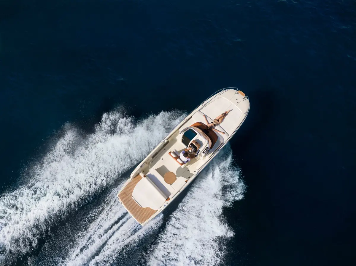 Invictus 280, aft deck — Menorca Yacht Rental, Menorca. Invictus 280 — 9m