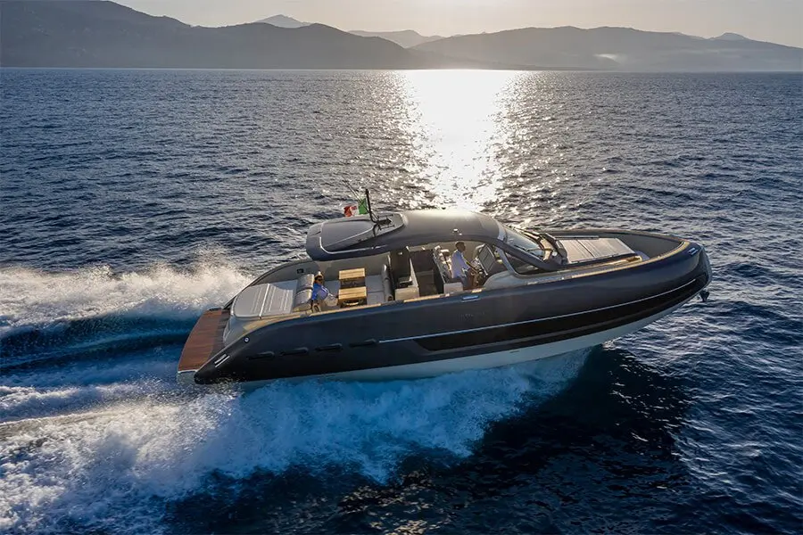 Invictus 460, main deck — Menorca Yacht Rental, Menorca. Invictus 460 — 14.4m