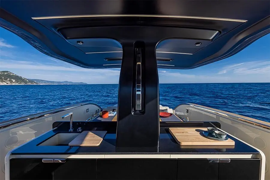 Invictus 460, flybridge — Menorca Yacht Rental, Menorca. Invictus 460 — 14.4m