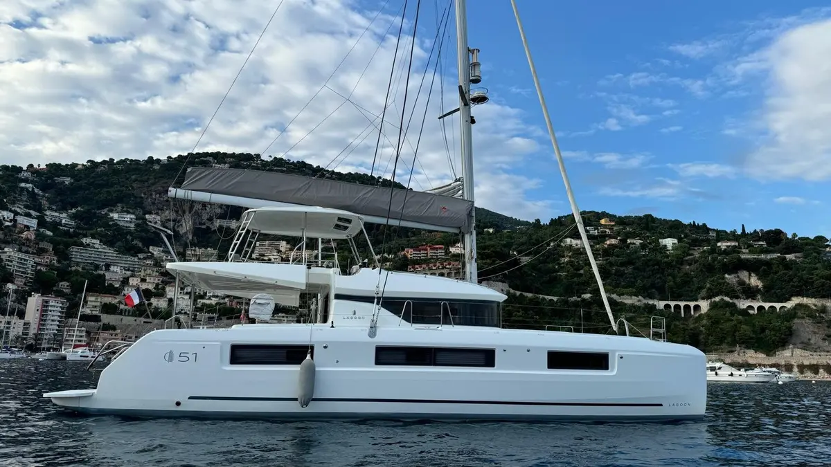 Lagoon 5.1, exterior — Menorca Yacht Rental, Menorca. Lagoon 5.1 — 14m
