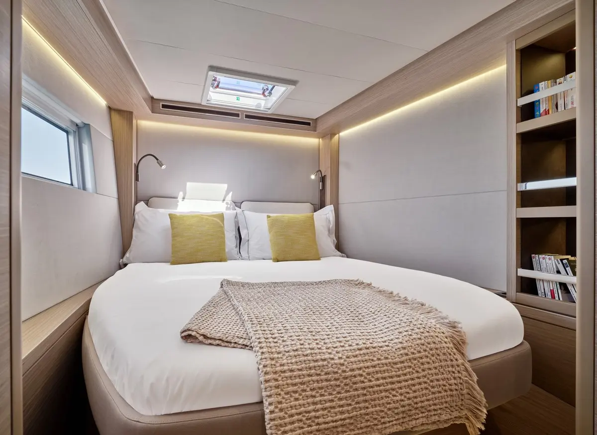Lagoon 5.1, master cabin — Menorca Yacht Rental, Menorca. Lagoon 5.1 — 14m