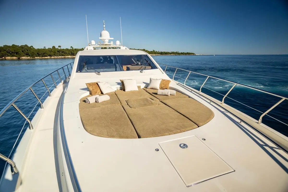 Leopard 24, salon — Menorca Yacht Rental, Menorca. Leopard 24 — 24m