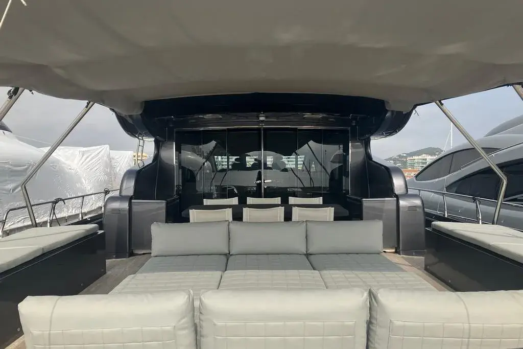 Leopard 31, salon — Menorca Yacht Rental, Menorca. Leopard 31 — 31m
