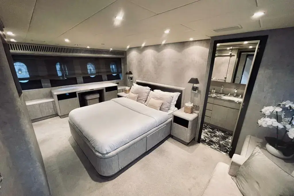 Leopard 31, master cabin — Menorca Yacht Rental, Menorca. Leopard 31 — 31m