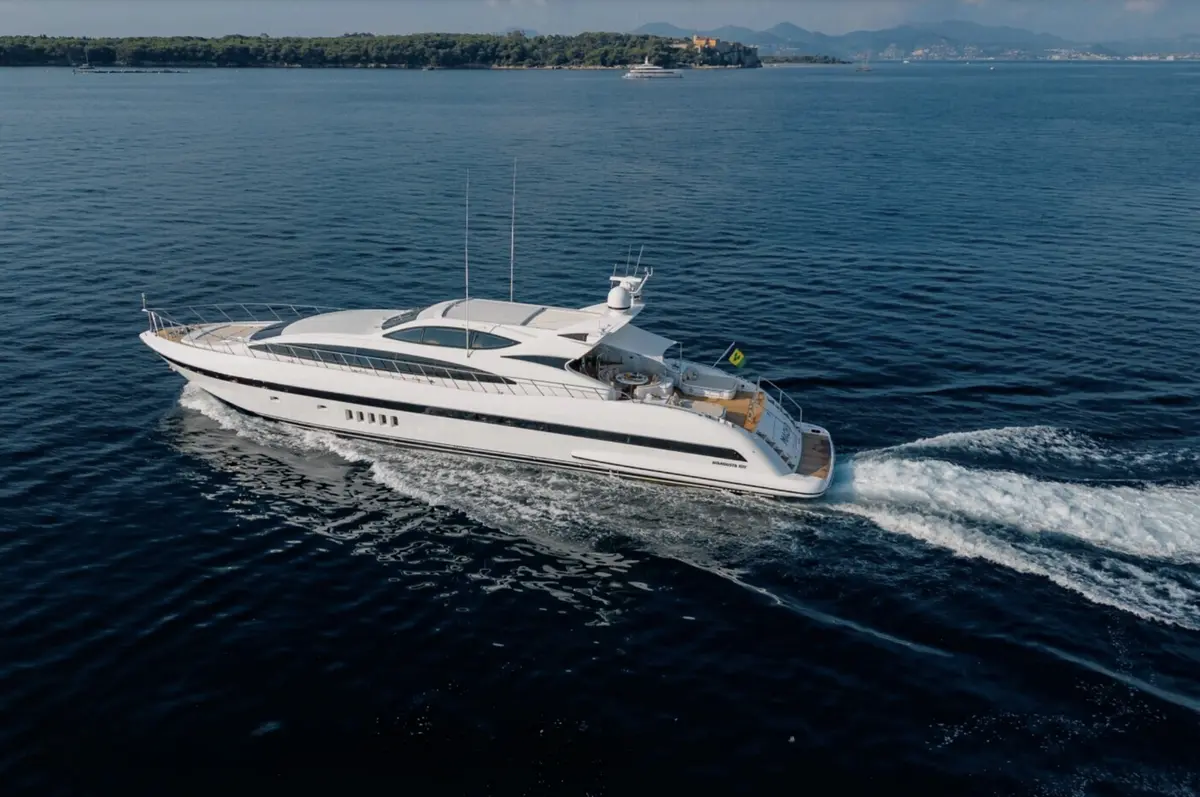 Mangusta 105, aft deck — Menorca Yacht Rental, Menorca. Mangusta 105 — 31m