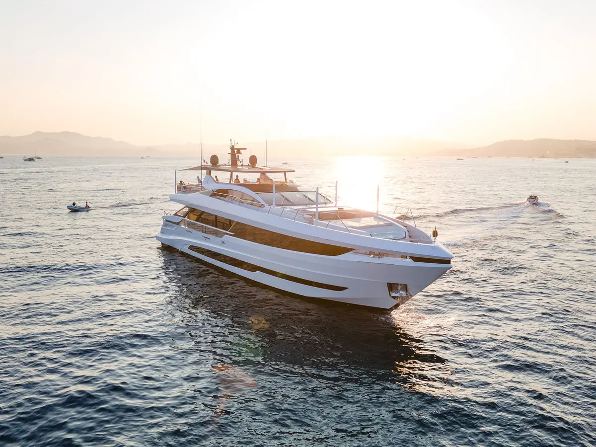 Mangusta 33, aft deck — Menorca Yacht Rental, Menorca. Mangusta 33 — 33m