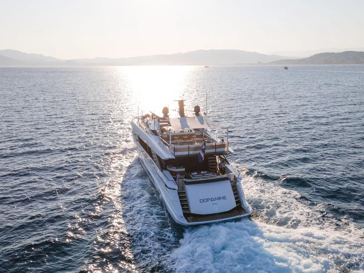 Mangusta 33, flybridge — Menorca Yacht Rental, Menorca. Mangusta 33 — 33m