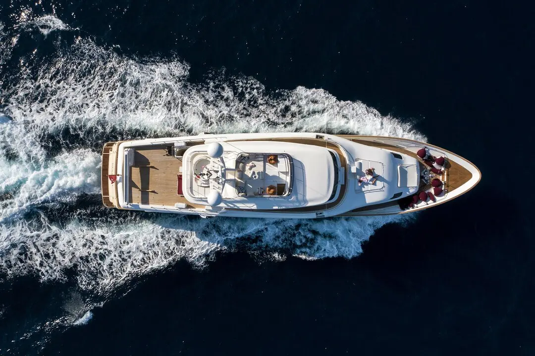 Navetta 33, salon — Menorca Yacht Rental, Menorca. Navetta 33 — 33m