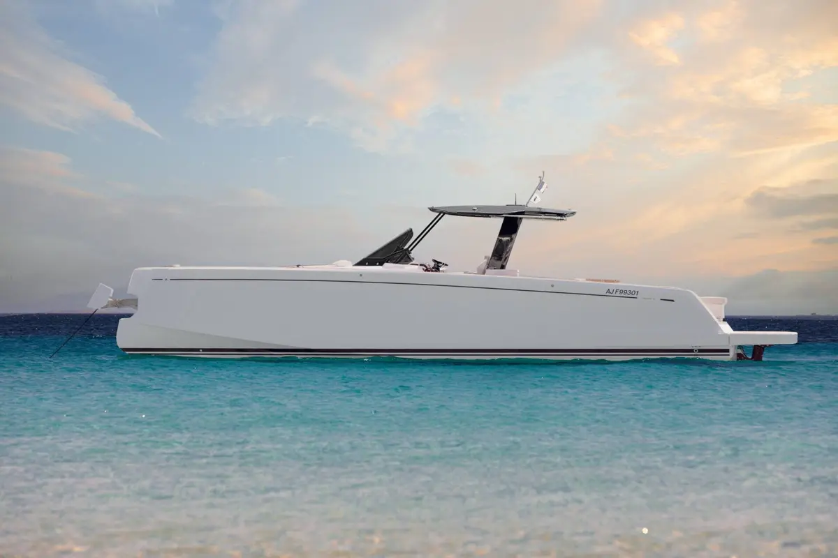 Pardo 43, exterior — Menorca Yacht Rental, Menorca. Fast, open-deck runs to Menorca's quieter calas