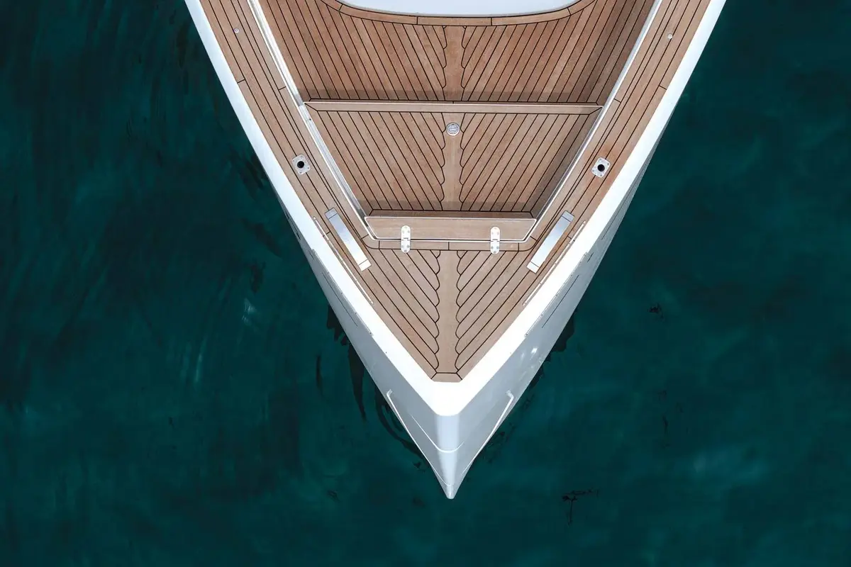 Pardo 43, main deck — Menorca Yacht Rental, Menorca. Fast, open-deck runs to Menorca's quieter calas