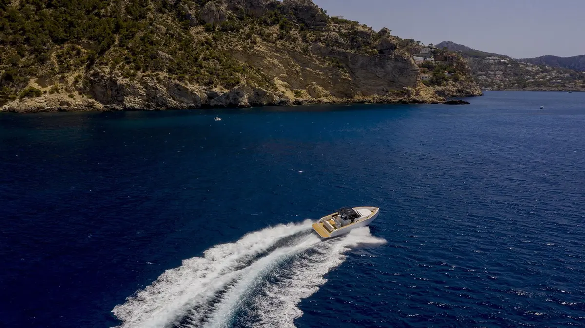 Pardo 38, salon — Menorca Yacht Rental, Menorca. Pardo 38 — 11.56m