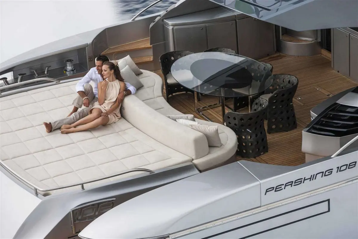 Pershing 108, flybridge — Menorca Yacht Rental, Menorca. Pershing 108 — 33m