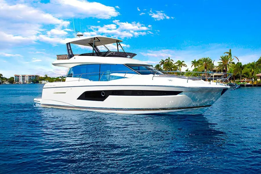 Prestige 520 Fly, exterior — Menorca Yacht Rental, Menorca. Prestige 520 Fly — 15m