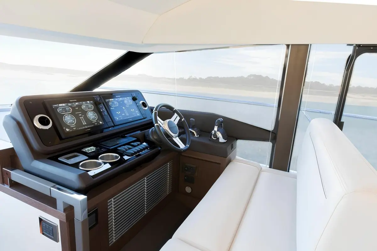 Prestige 520 Fly, main deck — Menorca Yacht Rental, Menorca. Prestige 520 Fly — 15m