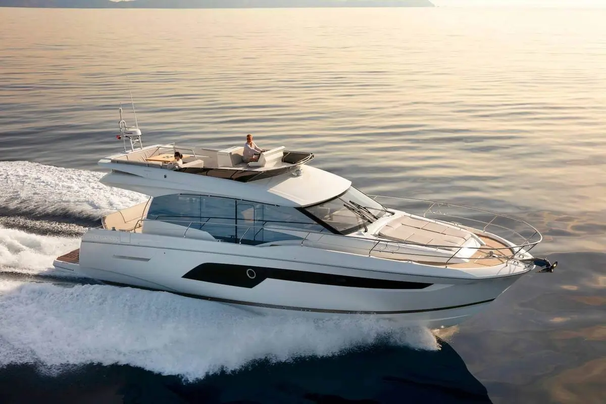 Prestige 550 FLY, main deck — Menorca Yacht Rental, Menorca. Prestige 550 FLY — 18m
