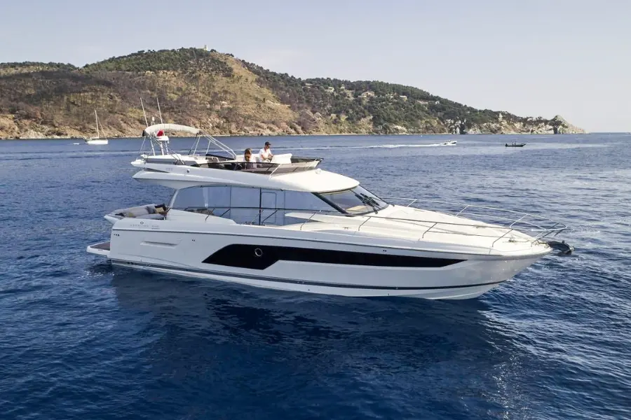 Prestige 590 Fly, exterior — Menorca Yacht Rental, Menorca. Prestige 590 Fly — 19m