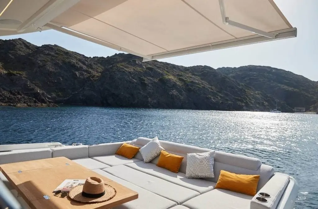 Prestige 590 Fly, main deck — Menorca Yacht Rental, Menorca. Prestige 590 Fly — 19m