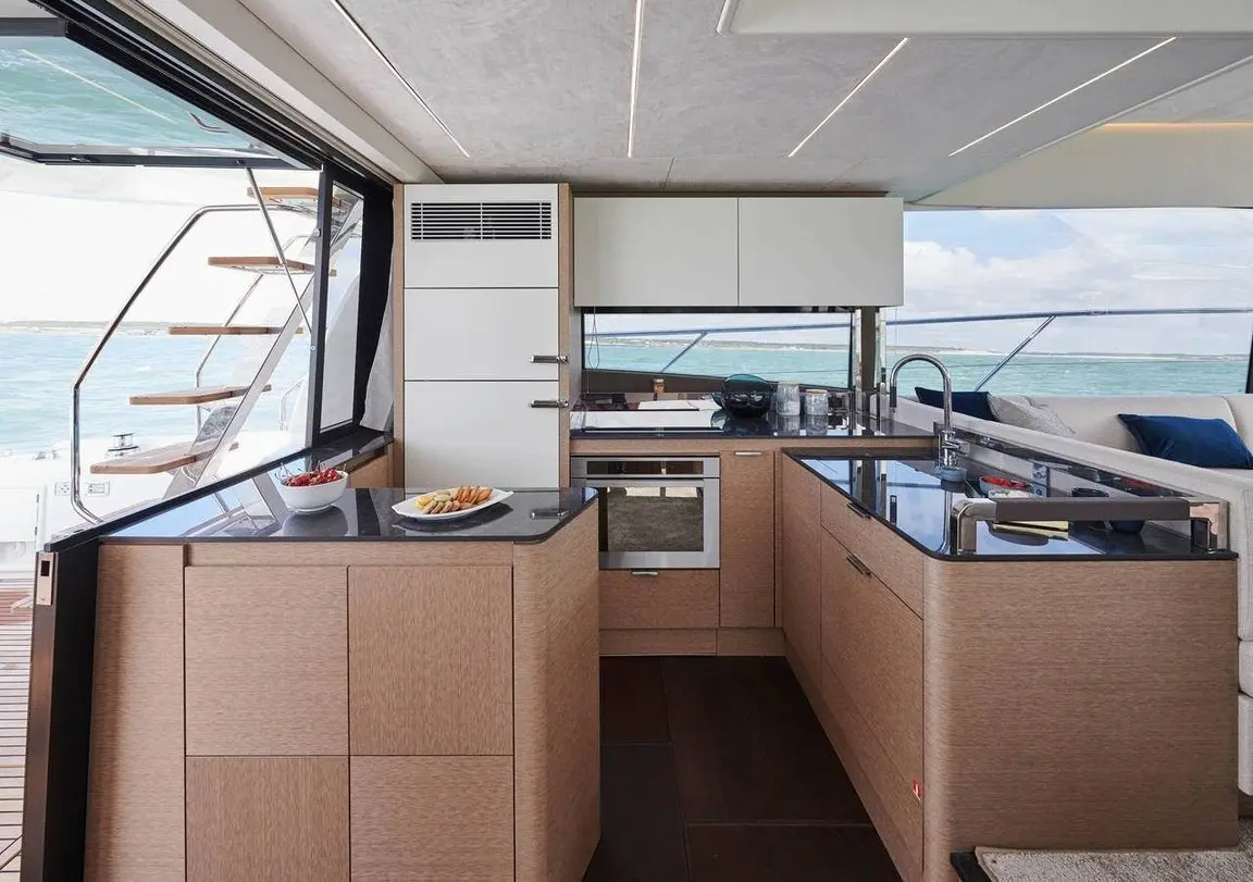Prestige 590 Fly, flybridge — Menorca Yacht Rental, Menorca. Prestige 590 Fly — 19m
