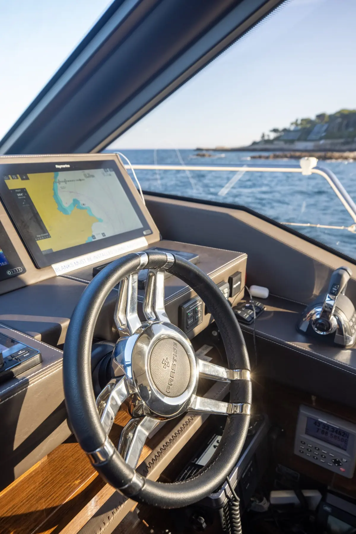 Prestige 680s, flybridge — Menorca Yacht Rental, Menorca. Prestige 680s — 21.4m