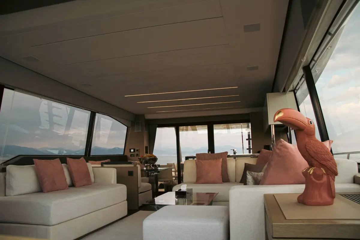 Prestige 680, master cabin — Menorca Yacht Rental, Menorca. Prestige 680 — 22m