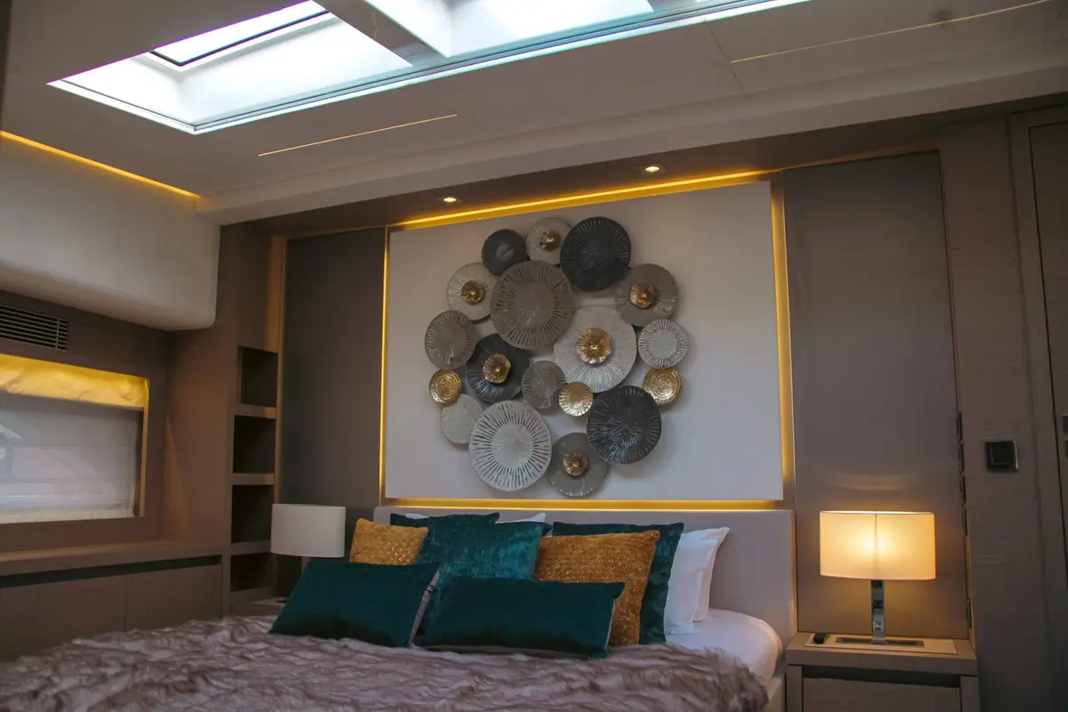 Prestige 680, flybridge — Menorca Yacht Rental, Menorca. Prestige 680 — 22m