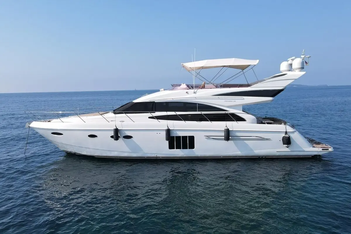 Princess 64 Fly, exterior — Menorca Yacht Rental, Menorca. Princess 64 Fly — 20m