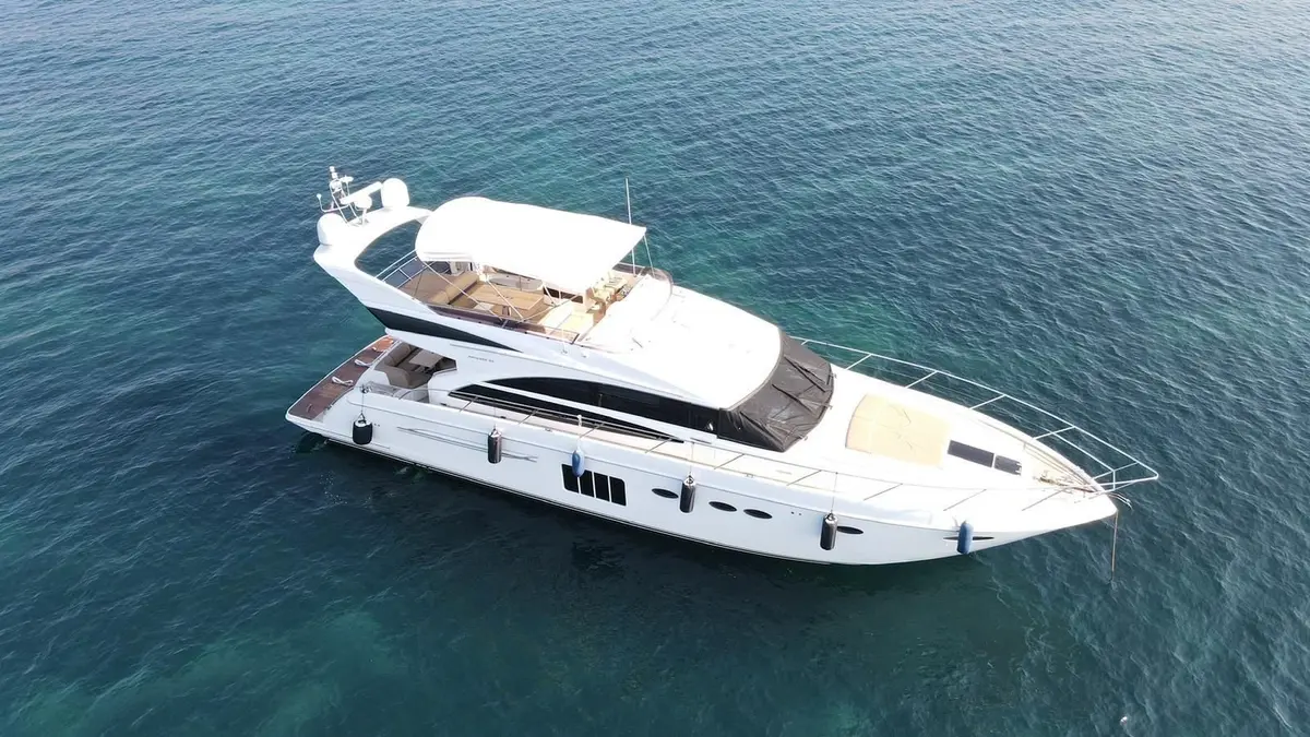 Princess 64 Fly, salon — Menorca Yacht Rental, Menorca. Princess 64 Fly — 20m