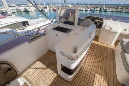 Princess 64 Fly, master cabin — Menorca Yacht Rental, Menorca. Princess 64 Fly — 20m