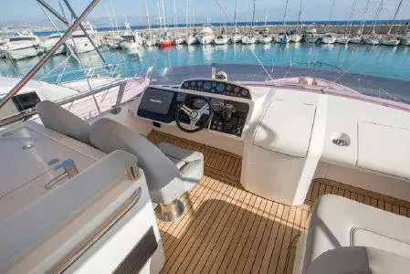 Princess 64 Fly, flybridge — Menorca Yacht Rental, Menorca. Princess 64 Fly — 20m