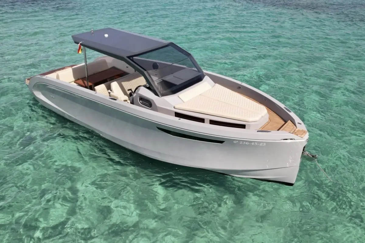Rand Escape 30, exterior — Menorca Yacht Rental, Menorca. Rand Escape 30 — 9m