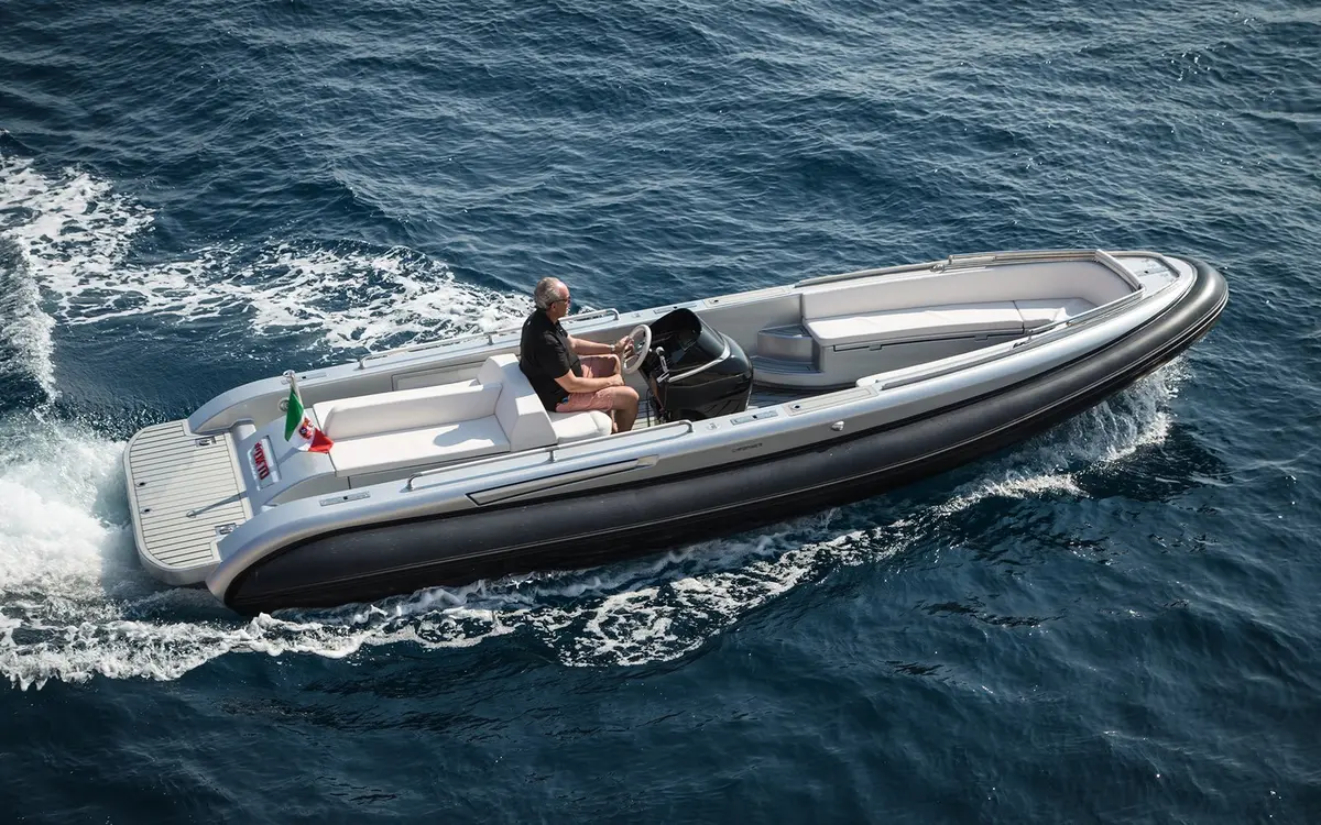 Rand Escape 30, flybridge — Menorca Yacht Rental, Menorca. Rand Escape 30 — 9m