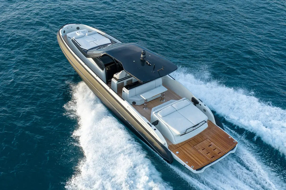 Sacs 47, main deck — Menorca Yacht Rental, Menorca. Sacs 47 — 14m