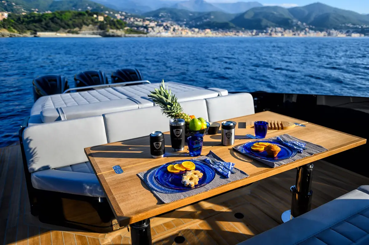 Sacs 47, salon — Menorca Yacht Rental, Menorca. Sacs 47 — 14m